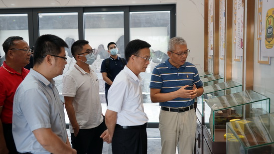 產(chǎn)品展廳參觀.jpg